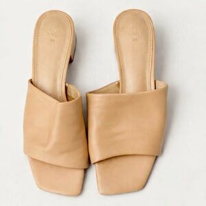 H&M Women's Tan Heeled 1/2 block heel shoes